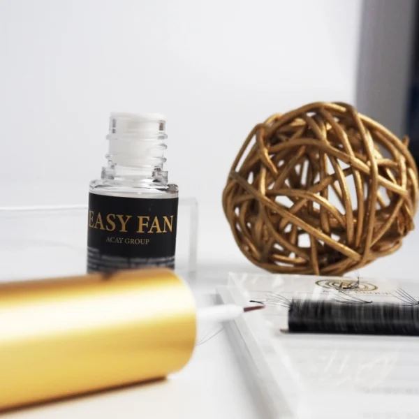 Easy fan - păstrează geometria evantaielor extensiilor de gene